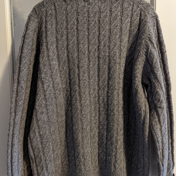 Vintage, Eddie Bauer, classic crew neck cable knit sweater. 100% lambs wool. - Picture 2 of 6